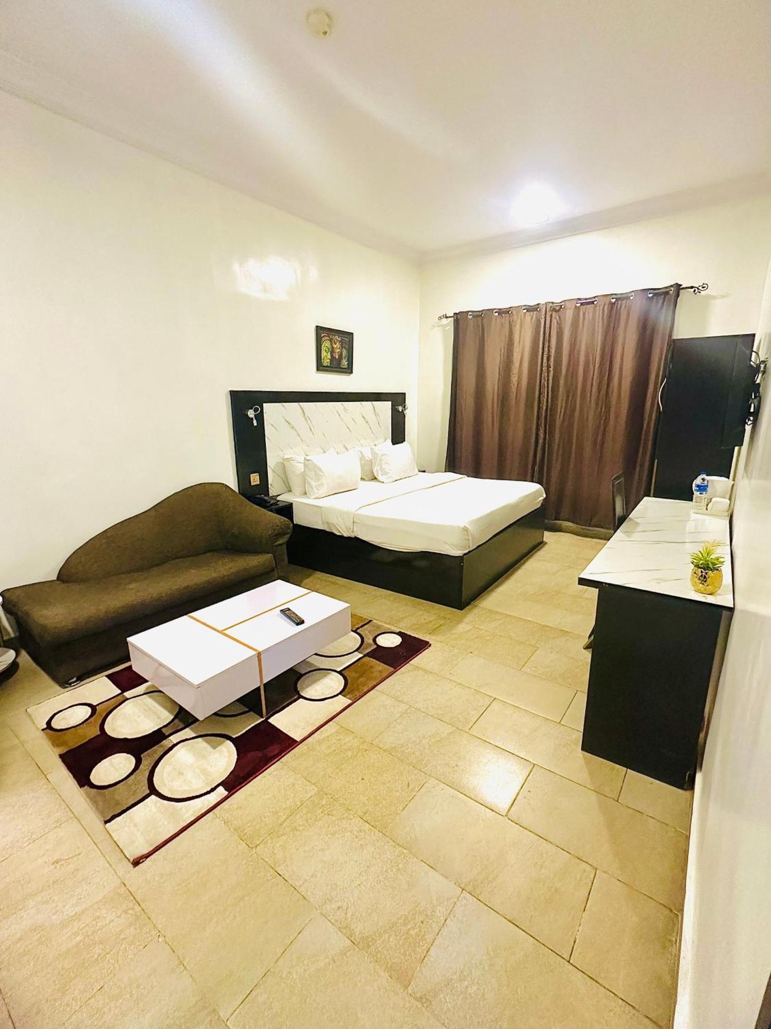 Posh Hotel And Suites Ikeja Extérieur photo