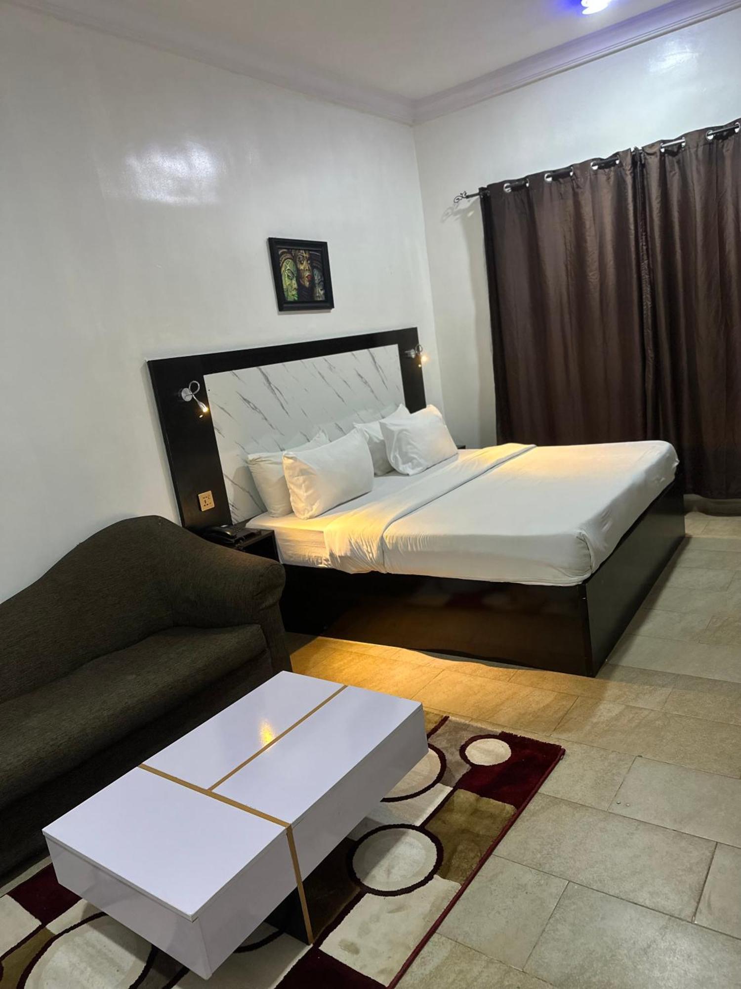 Posh Hotel And Suites Ikeja Extérieur photo