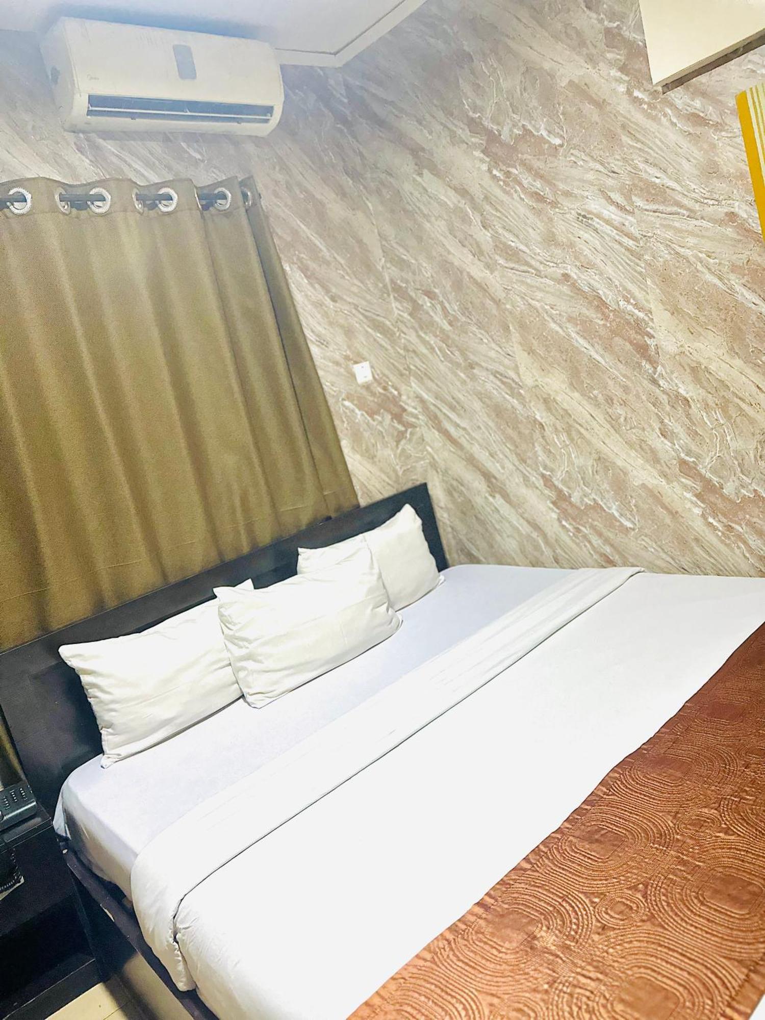 Posh Hotel And Suites Ikeja Extérieur photo