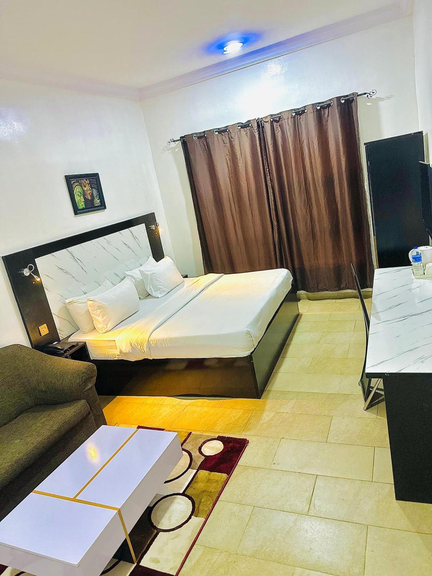 Posh Hotel And Suites Ikeja Extérieur photo