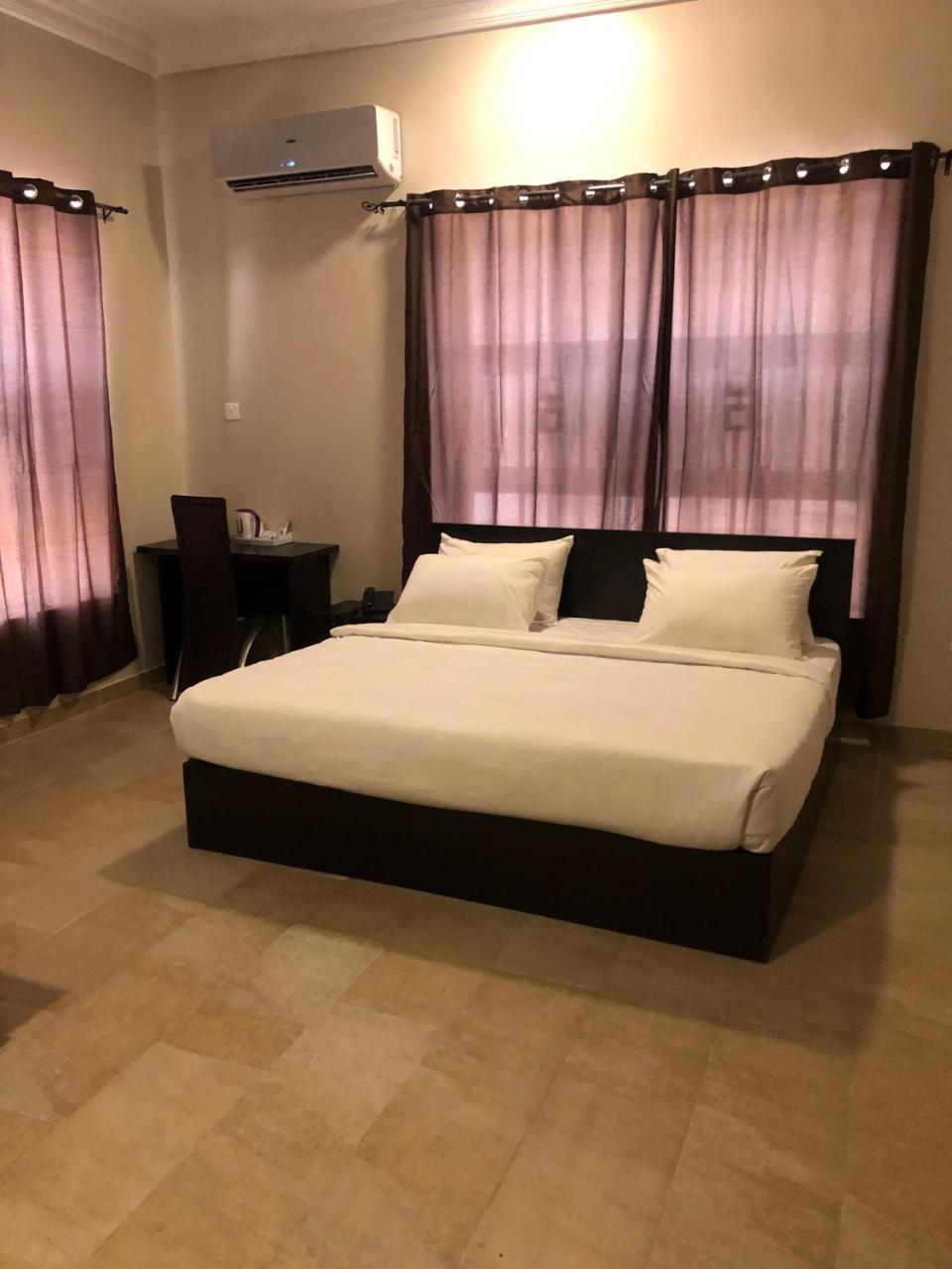 Posh Hotel And Suites Ikeja Extérieur photo